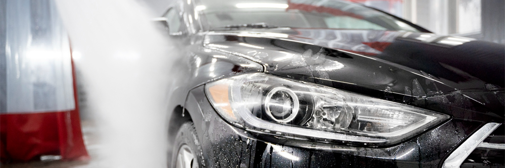 Vehicule lave apres un remplacement de pare-brise chez CarWash Express a Noisiel